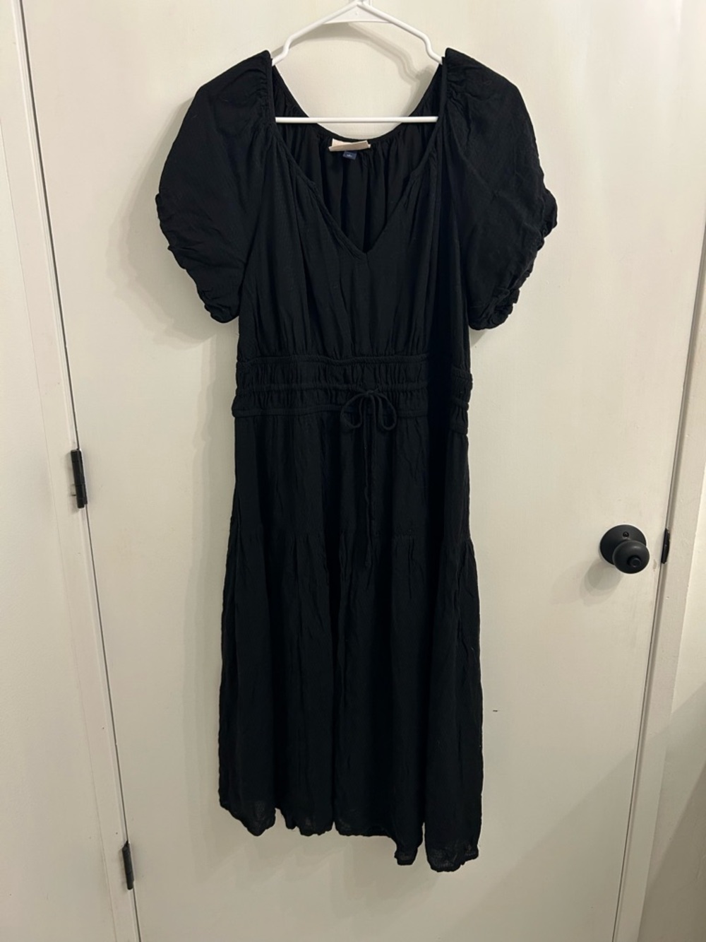 Universal Thread Black Puff-Sleeve V-Neck Midi Dress